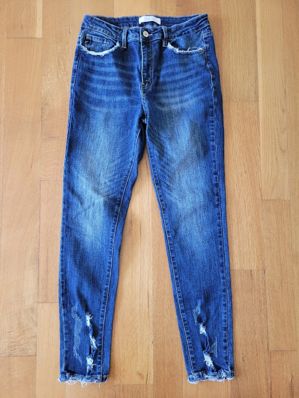 Women's kancan size 11 / 29 distressed Blue Skinny Jeans